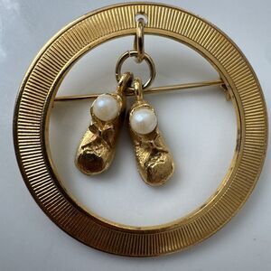 Vintage Gold Tone Ballet Slippers Brooch Faux Pearl Dangle Circular Frame